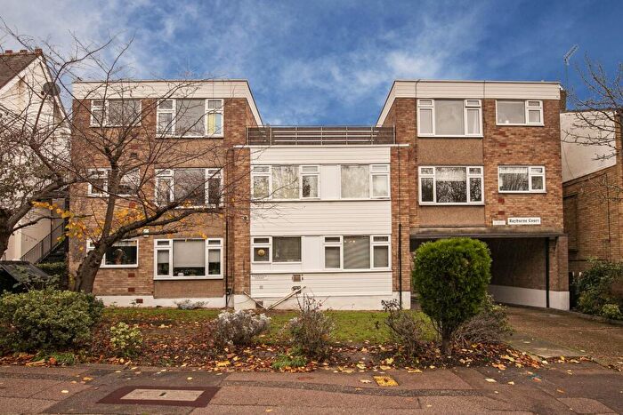 2 Bedroom Flat To Rent In Palmerston Road, Buckhurst Hill, IG9