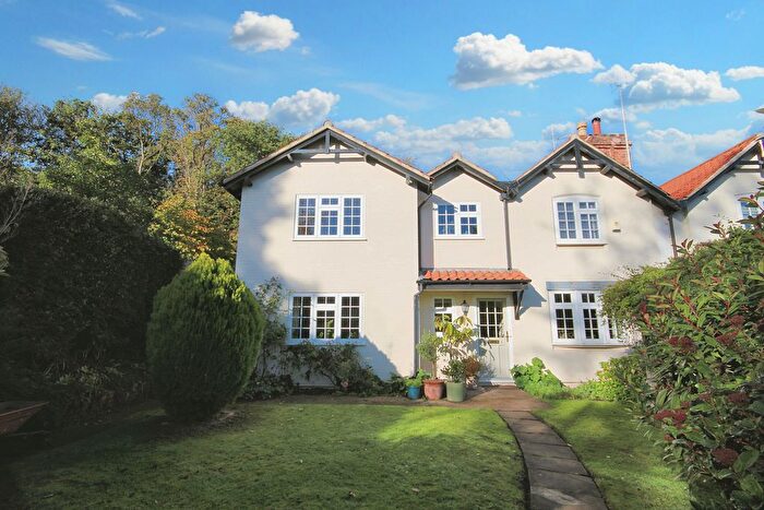 4 Bedroom Semi-Detached House For Sale In The Drive, Winthorpe, NG24