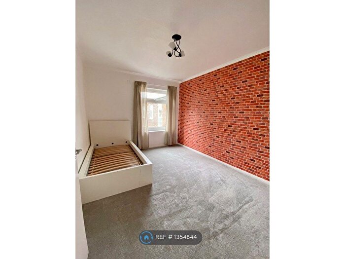2 Bedroom Flat To Rent In Woodcote Road, Wellington, SM6