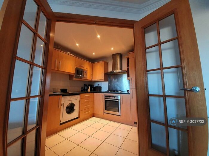2 Bedroom Flat To Rent In Kew Court, Kingston Upon Thames, KT2