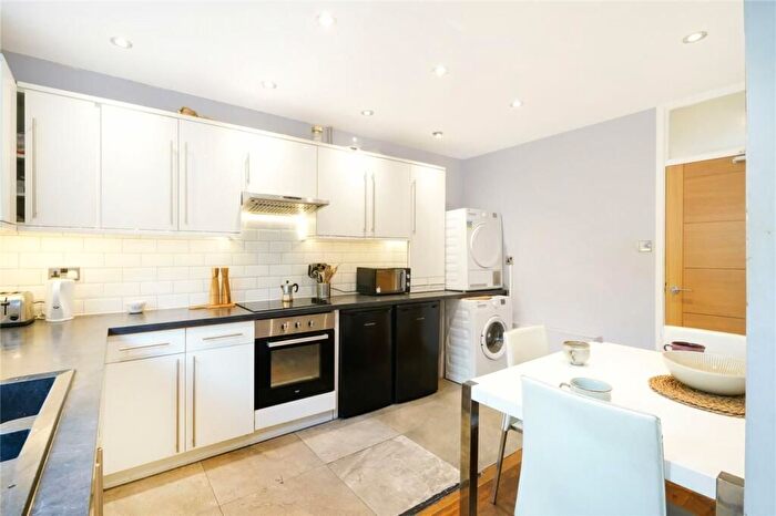2 Bedroom Flat For Sale In Finchley, Barnet, N3