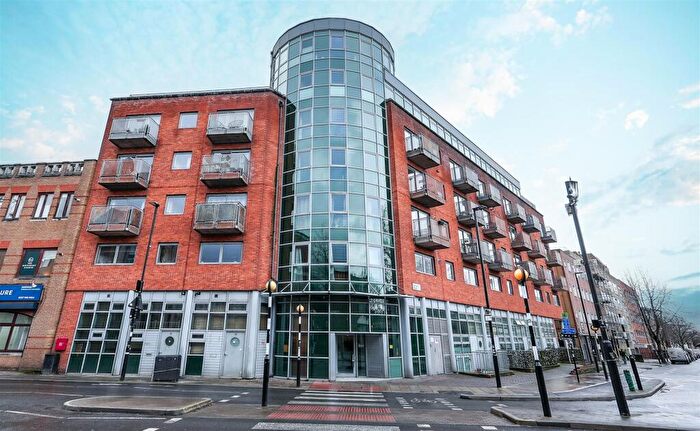 3 Bedroom Flat For Sale In Benwell Road, London, N7