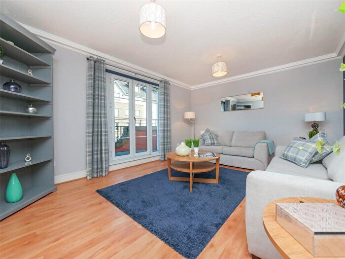 3 Bedroom Flat To Rent In Powderhall Road, Edinburgh, EH7
