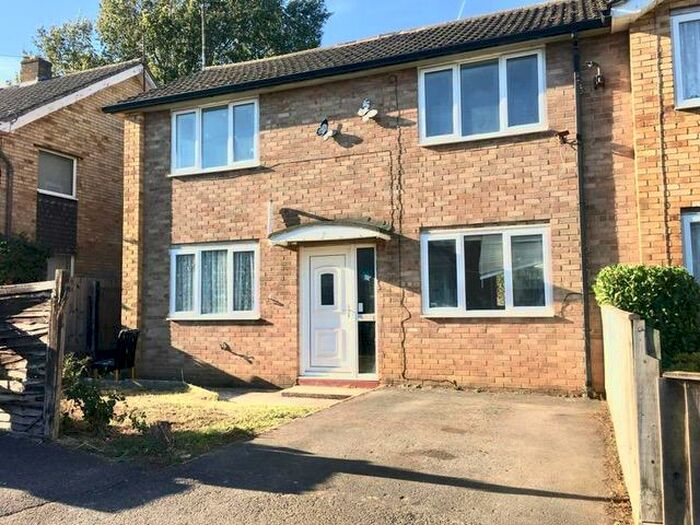 3 Bedroom Semi-Detached House To Rent In Balmoral Avenue, Banbury, OX16