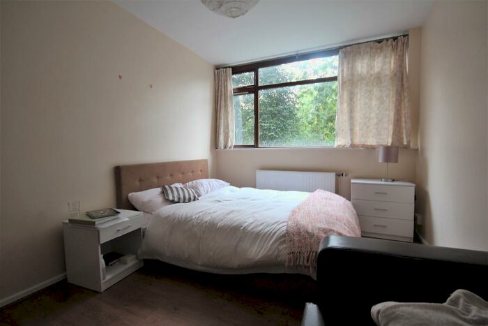 3 Bedroom Flat To Rent In Casimir Road, London, E5