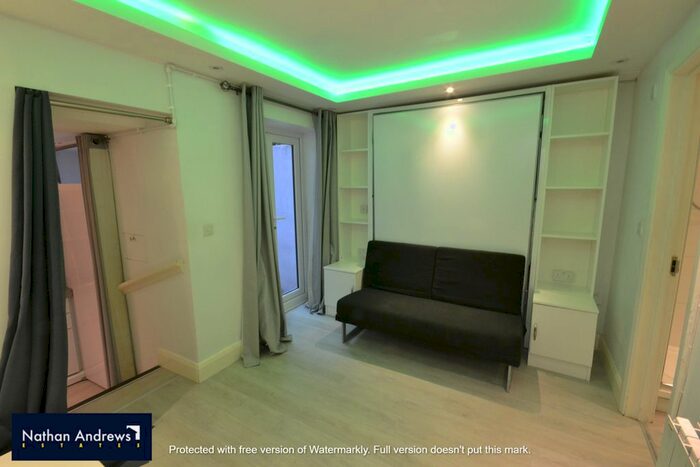 Studio To Rent In Delorme, Hammersmith, W6