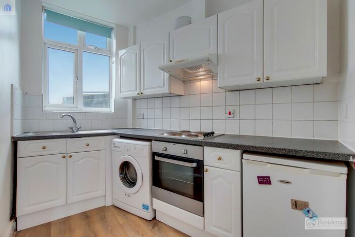 2 Bedroom Flat To Rent In Balham High Road, London, SW12