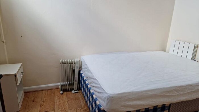 Studio To Rent In Flat, Guildford House, - Guildford Street, Luton, LU1