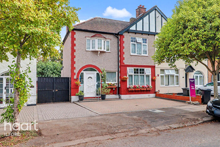 3 Bedroom End Of Terrace House For Sale In Milton Crescent, Ilford, IG2