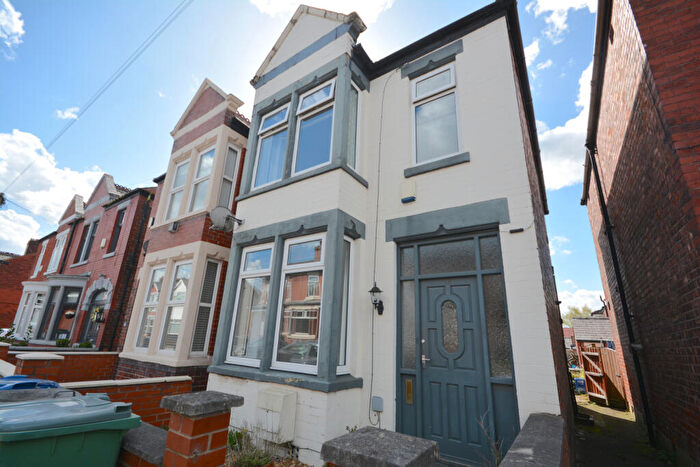 3 Bedroom Terraced House To Rent In Randlesham Street, M25