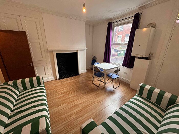 6 Bedroom Terraced House To Rent In Hessle View, Hyde Park, Leeds, LS6