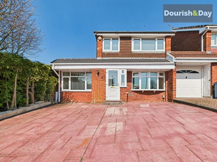 4 Bedroom Link Detached House For Sale In Wentworth Drive, Stafford, ST16