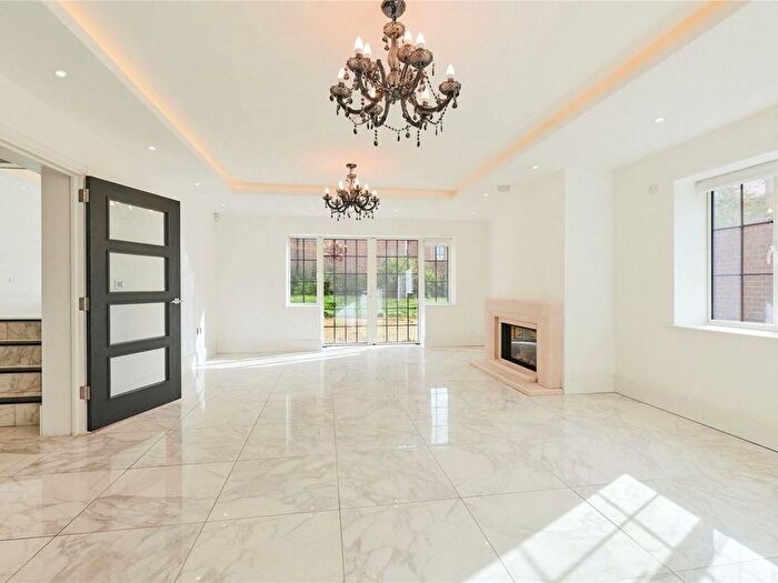5 Bedroom Detached House To Rent In Chandos Way, Hampstead Garden Surburb, London, NW11