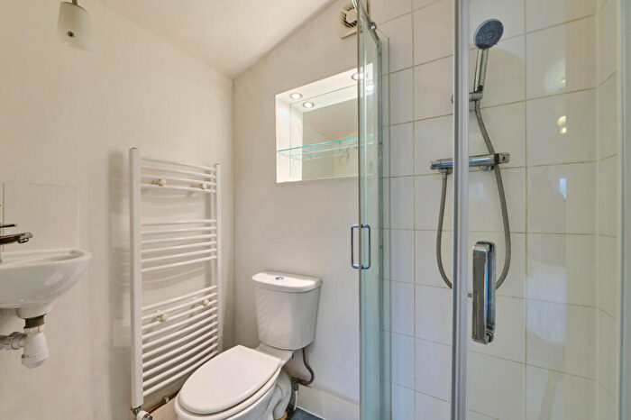 2 Bedroom Flat For Sale In Carden Road, London, SE15