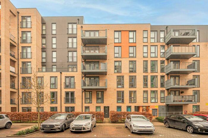 2 Bedroom Flat To Rent In Needleman Close, Barnet, London, NW9