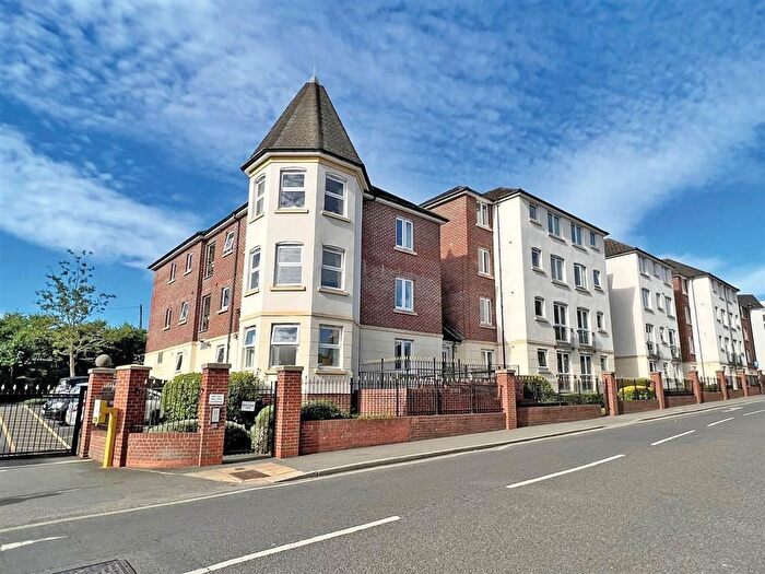 2 Bedroom Property For Sale In Windsor Way, Aldershot, GU11