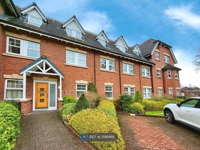 2 Bedroom Flat To Rent In Wellington Road, Timperley, Altrincham, WA15