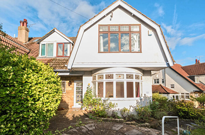 4 Bedroom Semi-Detached House For Sale In Oakwell Mount, Oakwood, Leeds, LS8