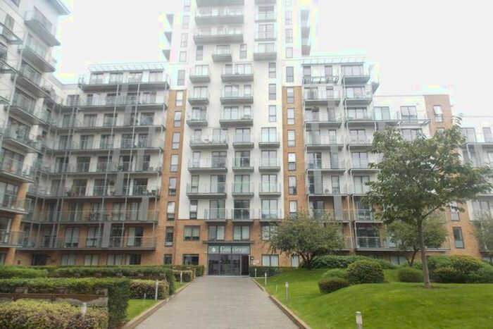 3 Bedroom Flat To Rent In Seven Gardens, London E3