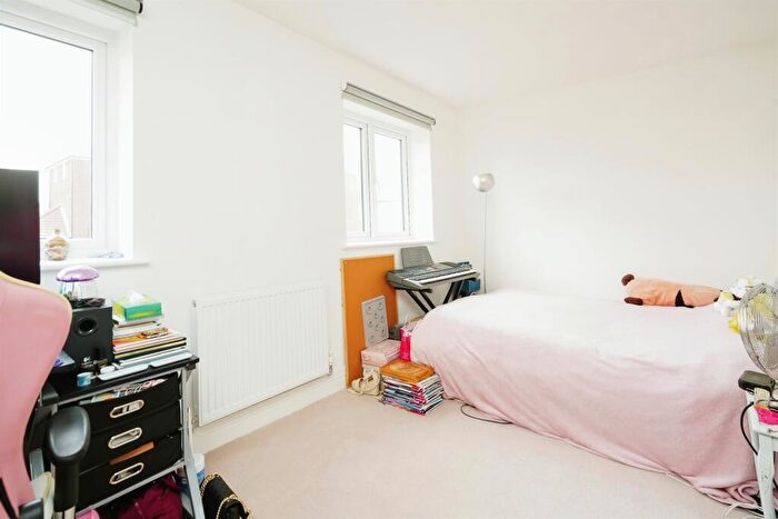 2 Bedroom Semi Detached House To Rent In Dinmore Way, Didcot, OX11