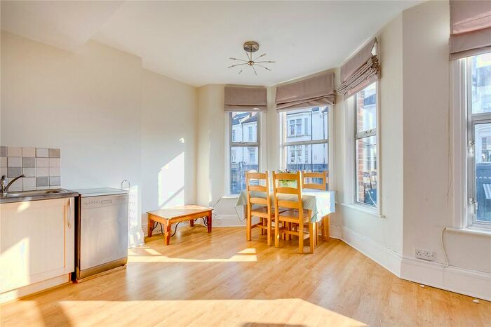 1 Bedroom Flat To Rent In Battersea Rise, Battersea, SW11