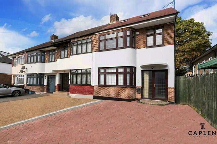 4 Bedroom Semi-Detached House To Rent In Franklyn Gardens, Ilford, IG6