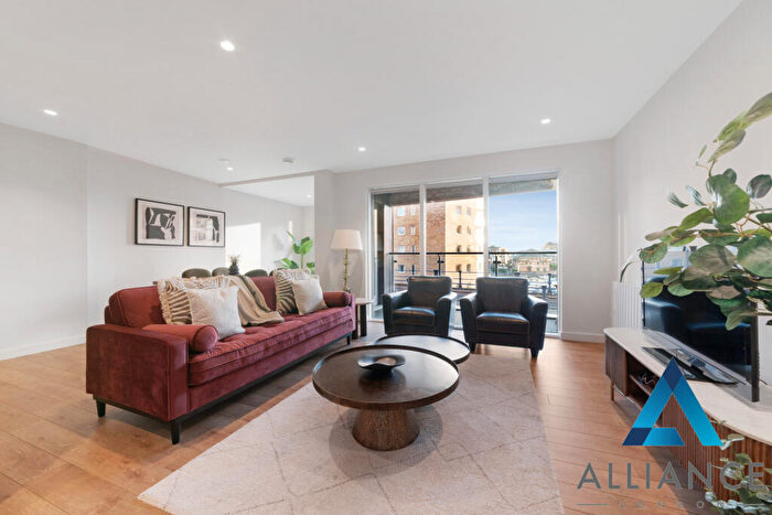 3 Bedroom Apartment For Sale In Vitruvian Court, Rolling Mills Mews, Limehouse, London, E14