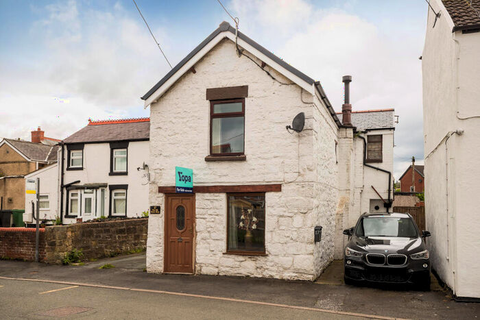 2 Bedroom Detached House For Sale In Hill Street, Wrexham, LL14