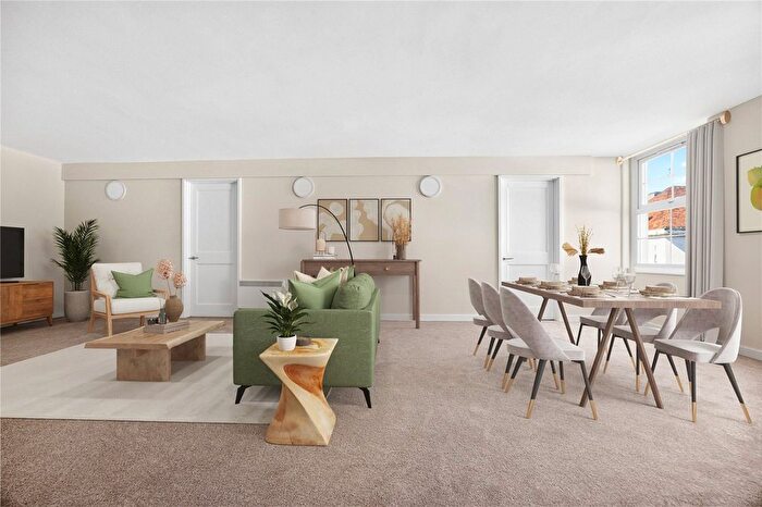 1 Bedroom Flat For Sale In High Street, Godalming, Surrey, GU7