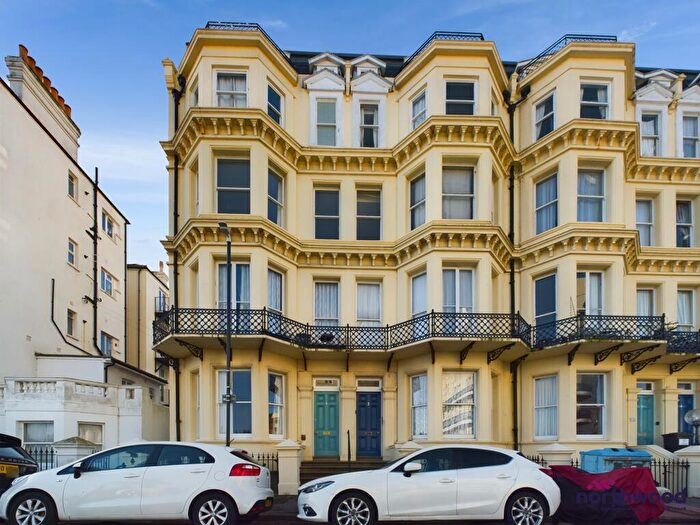 2 Bedroom Flat For Sale In Queens Gardens, Eastbourne, BN21