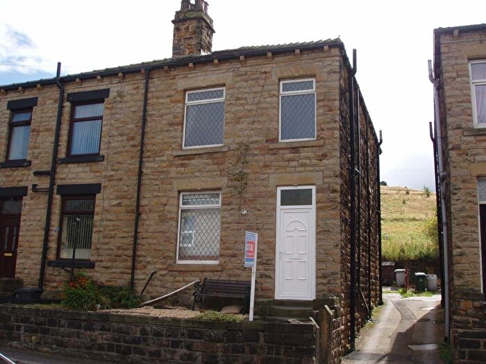 2 Bedroom End Of Terrace House To Rent In Commonside, Hanging Heaton, Batley, WF17