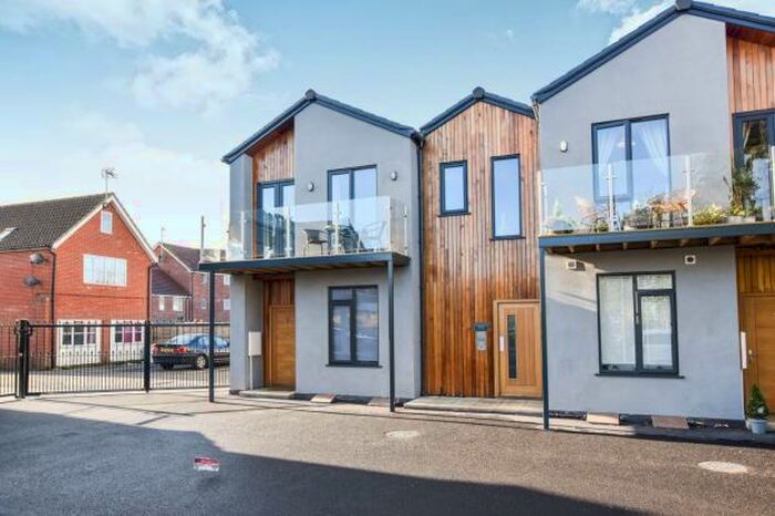 1 Bedroom Apartment To Rent In S A I N T S C O U R T, CM1