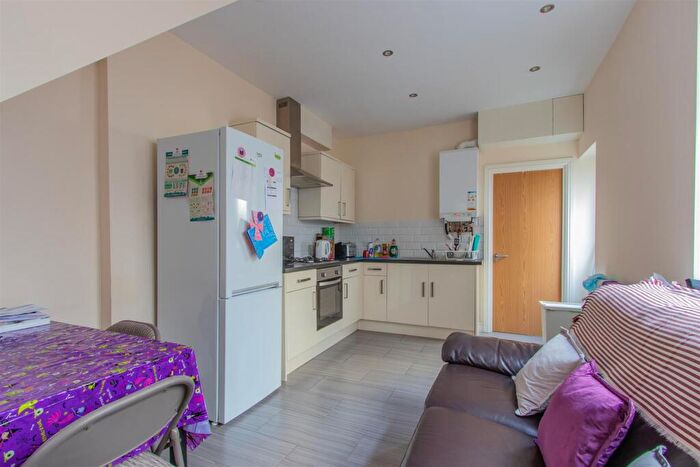 3 Bedroom Private Hall To Rent In Mackintosh Place, Roath, CF24