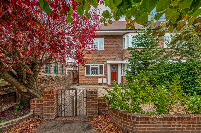 2 Bedroom Maisonette To Rent In Merton Hall Road, London, SW19