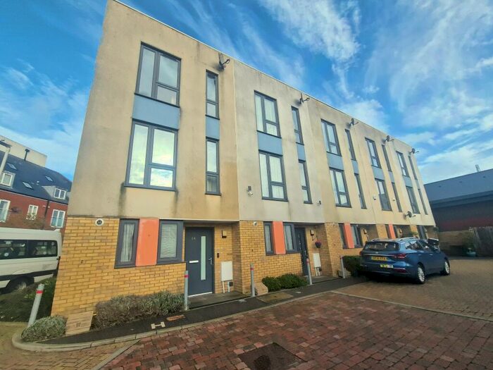 3 Bedroom Town House To Rent In Sandhurst Place, Margate, CT9
