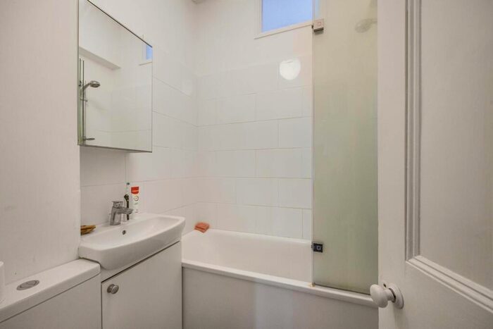 1 Bedroom Flat To Rent In Queen Elizabeth`s Walk, Stoke Newington, N16
