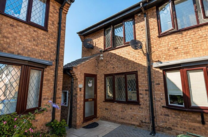 2 Bedroom Terraced House For Sale In Castle Street, Grimsby, DN32