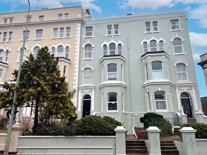 2 Bedroom Flat To Rent In Orchard Gardens, Teignmouth, TQ14