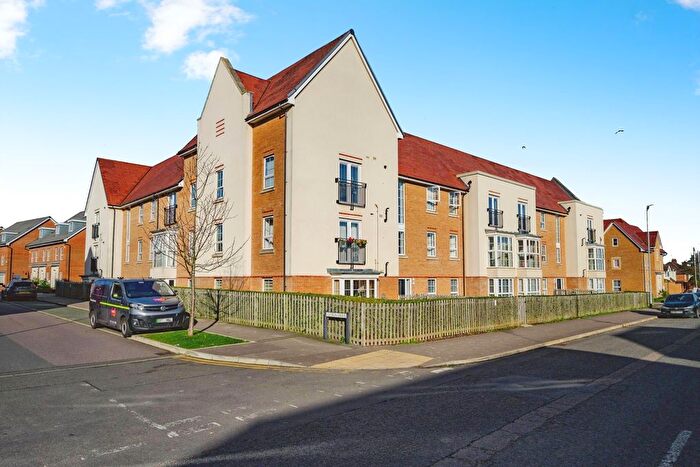 3 Bedroom Flat For Sale In Frenchs Avenue, Dunstable, Bedfordshire, LU6