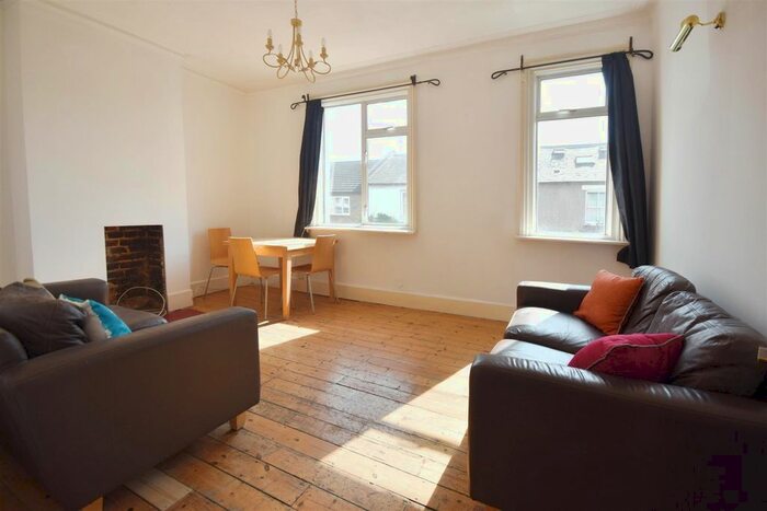 1 Bedroom Flat To Rent In Brook Road South, Brentford, TW8