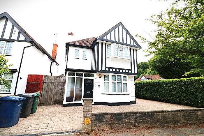 4 Bedroom Detached House To Rent In North Crescent, London, N3