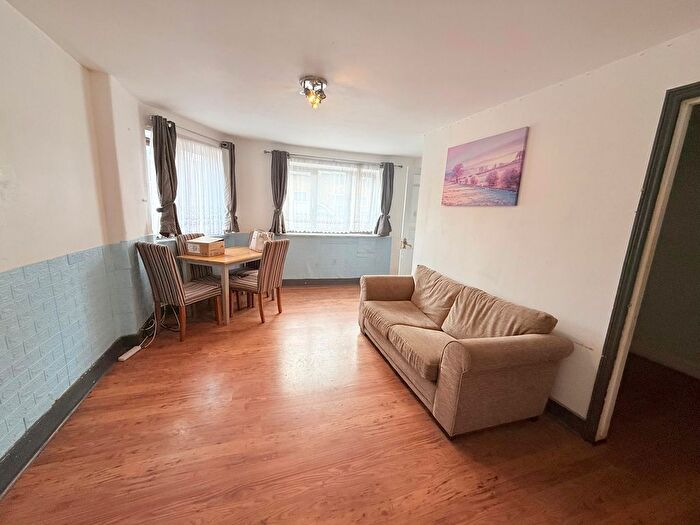 2 Bedroom Flat To Rent In Station Road, Walthamstow, E17