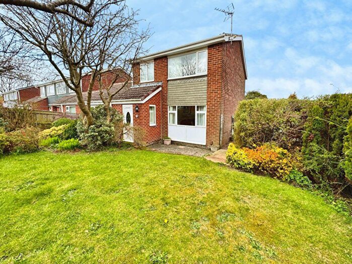 4 Bedroom Link Detached House For Sale In Aston Way, Whickham, NE16