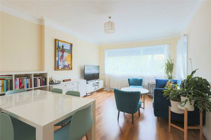 2 Bedroom Apartment To Rent In Bridge Lane, Hampstead Garden Suburb, London, NW11