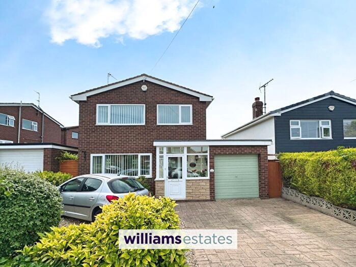 3 Bedroom Detached House For Sale In Ffordd Onnen, Prestatyn, LL19