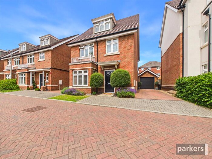 5 Bedroom Detached House For Sale In Tutor Crescent, Earley, Reading, RG6