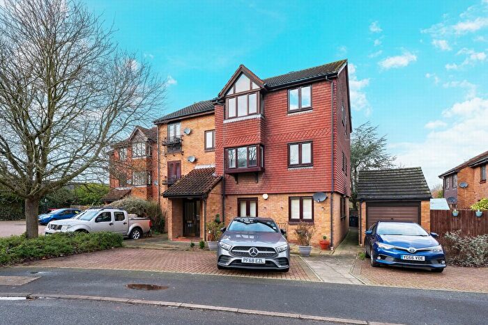 1 Bedroom Flat To Rent In Gables Close, London, SE12