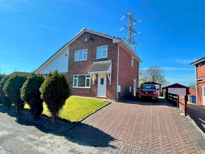 3 Bedroom Semi-Detached House To Rent In Shearwater Road, Offerton, Stockport, SK2