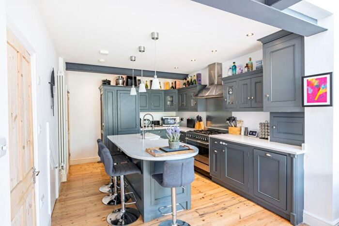 4 Bedroom Semi-Detached House For Sale In Edward Road, Croydon, CR0