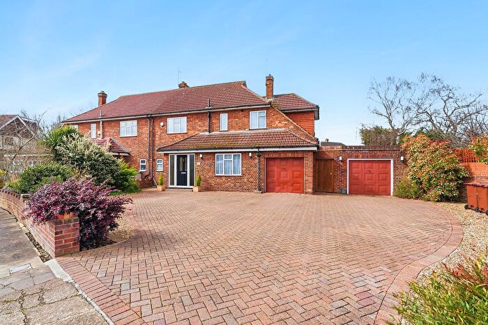 4 Bedroom Semi-detached House For Sale In Raleigh Way, Feltham, TW13
